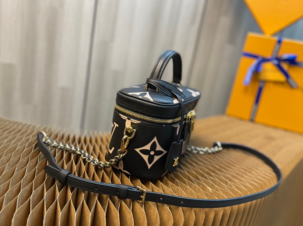 ルイヴィトンバッグ背面デザイン